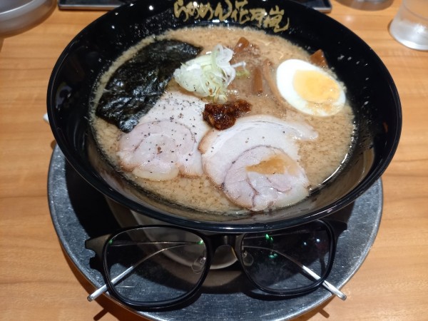 「嵐にんにくげんこつラーメン醤油」@らあめん花月嵐 大森町店の写真