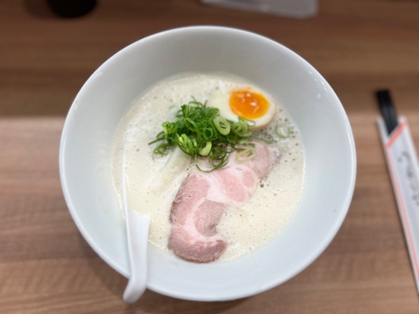 「泡鶏白湯(中太麺)　900円」@中華そば一辰の写真