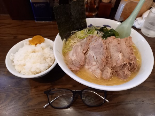 「味噌チャーシューめん(かため・おおめ)半ライス」@さつまっこ MEGAドンキホーテ大森山王店の写真