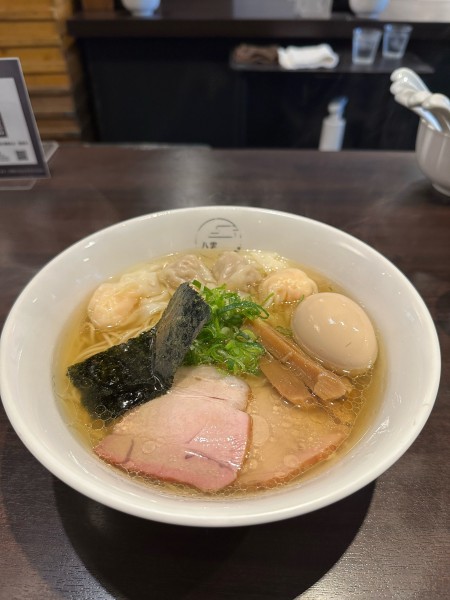 「特製ワンタン麺ハーフ　白だし＋味玉　1340円」@八雲の写真