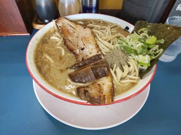 「豚骨煮干ラーメン大盛り　980+110」@らーめん よし丸の写真