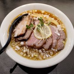 【ゲリラ限定】鳥、貝、生姜出汁のラーメン＋チャーシュー