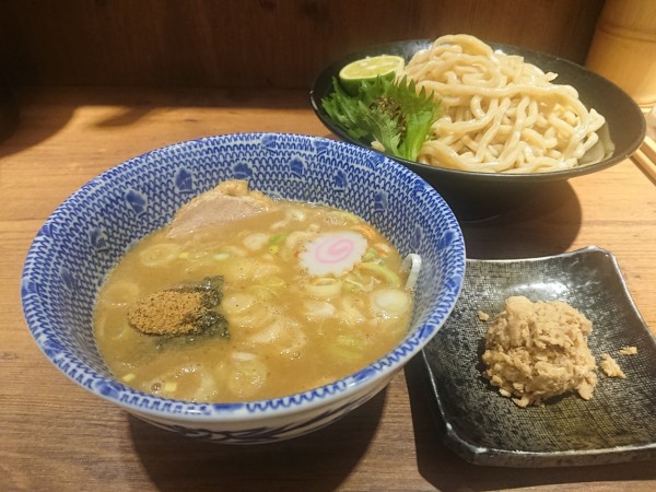 「生七味つけめん＋季節の柑橘＋豚ほぐし」@六厘舎 大崎店の写真