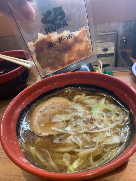 「7種の魚介追いかつお醤油らーめん(関東)」@無添くら寿司 いわき平店の写真