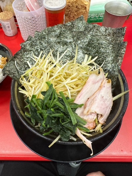 「ネギラーメン(白・和風スパイス)+のり」@IEKEI_TOKYO 王道家直系の写真