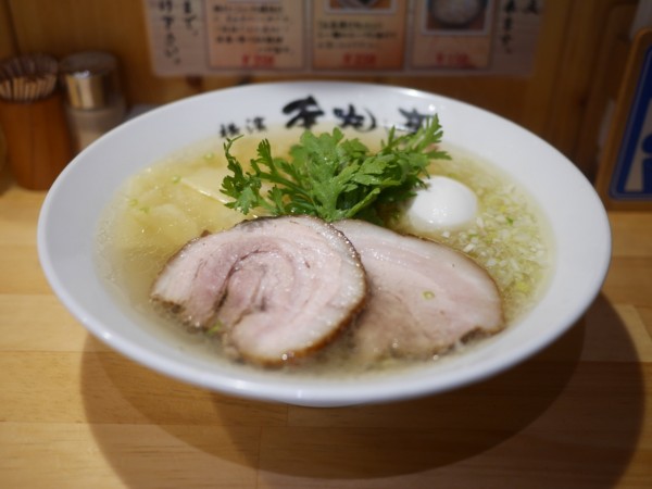 「本丸塩ら〜麺」@横濱 本丸亭 新橋店の写真