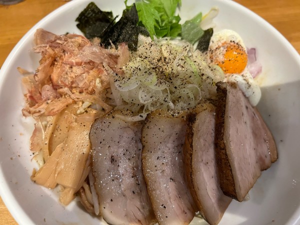 「節系角煮チャーシューMAZESOBA」@まぜそば 凜々亭 郡山本店の写真