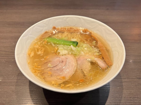 「塩らぁ麺」@支那そばや 本店の写真