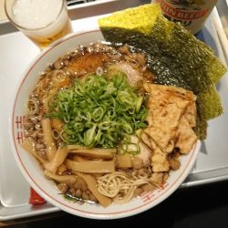 瓶ビール ＋ 尾道ラーメン全部のせ
