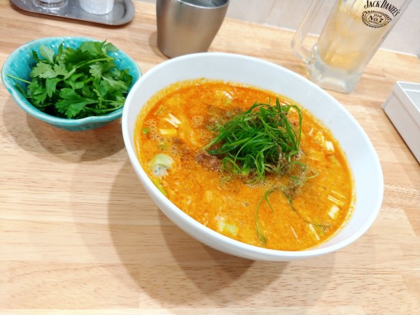 「担々麺・パクチー増し」@地球の中華そばの写真