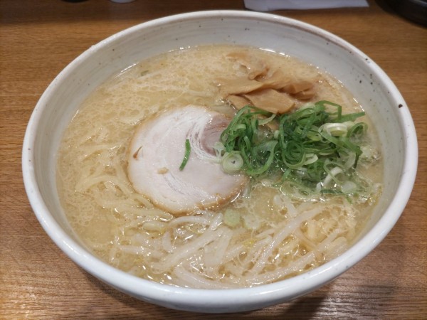 「味噌らーめん+半ライス」@らーめん 北の大地 赤坂店の写真