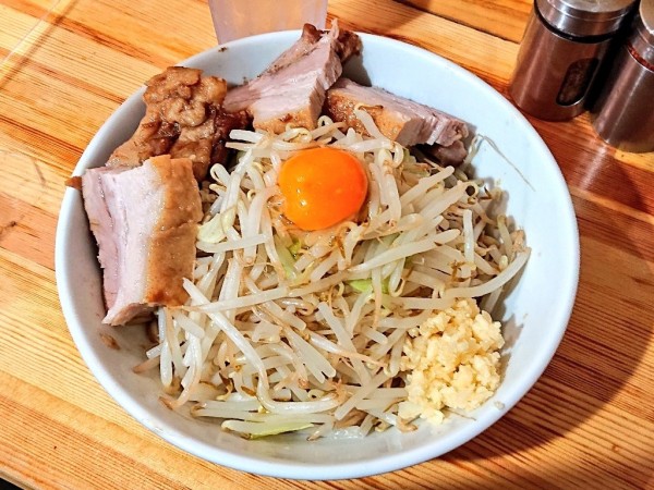 「肉増しまぜそば醤油(並)」@麺処 MAZERUの写真