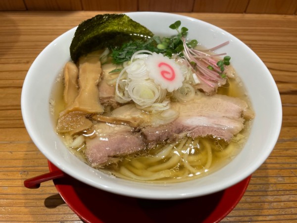 「白醤油らーめん」@らぁめん 真の写真