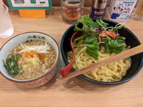 「背脂生姜醤油味つけ麺1050円」@小麦と肉 桃の木の写真