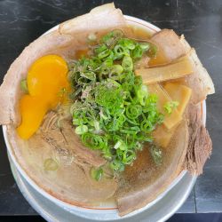 Bラーメン(¥860) 生玉子(¥100)