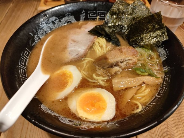 「絶好調黒丸」@らーめん金伝丸 渋谷本店の写真