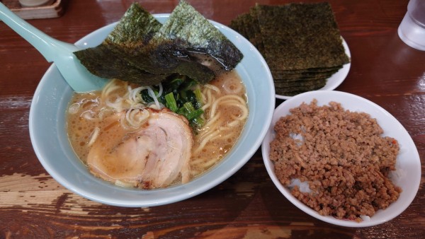 「一品堂ラーメン 太麺 味濃いめ」@らーめん一品堂の写真