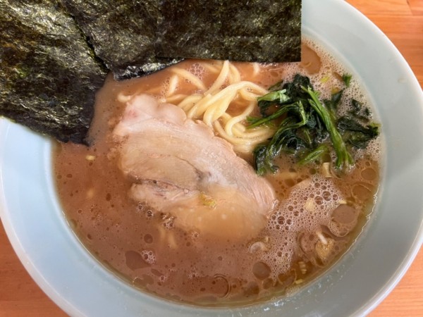 「中盛ラーメン800円」@新岡商店の写真