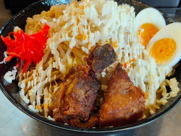 「味噌まぜそば揚げチャー2枚」@波風タテヲの写真