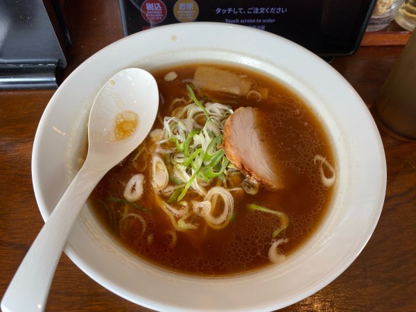 「旭川醤油らーめん720円」@北海道ラーメン 伝丸 都岡店の写真