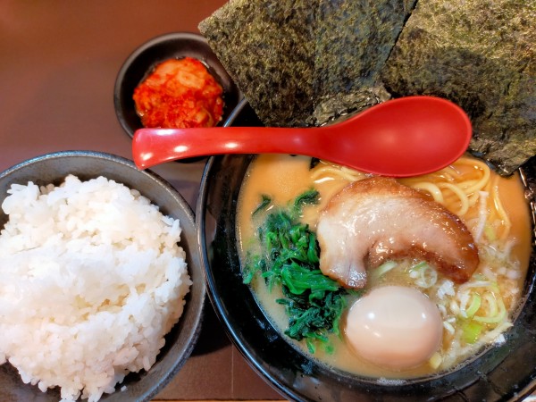 「ラーメン650円+味玉100円+ライスキムチ無料」@松壱家 菊名店の写真