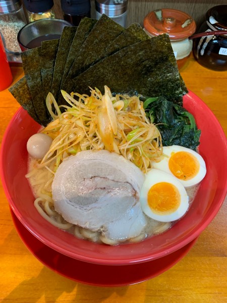 「辛ネギラーメン＋のり、味玉トッピング＋ライス」@横浜家系ラーメン 赤家 粉浜西店の写真