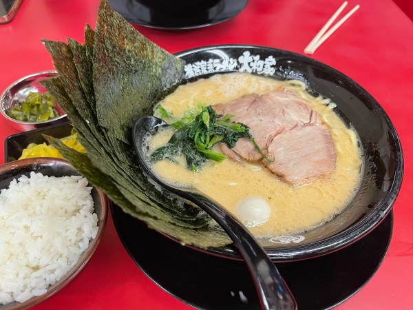 「ラーメン +  海苔増し + 半ライス」@横浜家系ラーメン 昭島大和家の写真