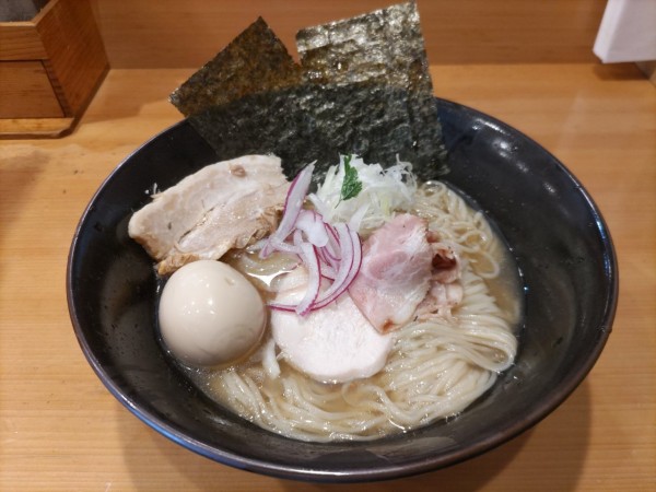 「蟹と焼きあごの冷し麺+得製」@焼きあご塩らー麺 たかはし 銀座店の写真