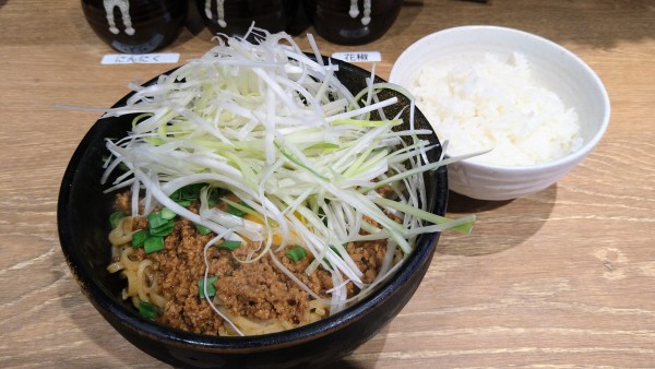 「冷やし担々麺(大)+白髪ねぎ・ライス(サービス)」@花木流味噌  藤沢店の写真