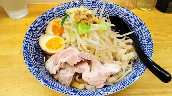 「【限定】冷やし醤油らーめん(並・ニンニク・生姜)」@らーめん きじとらの写真