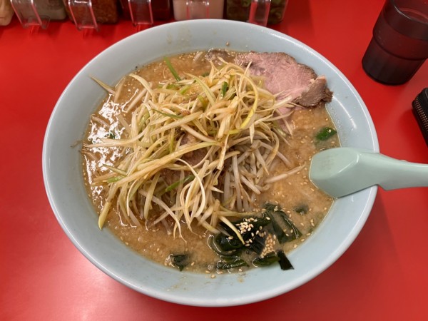 「ネギ味噌ラーメン中盛り背脂マシ」@ラーメンショップ〇化 市原山木店の写真
