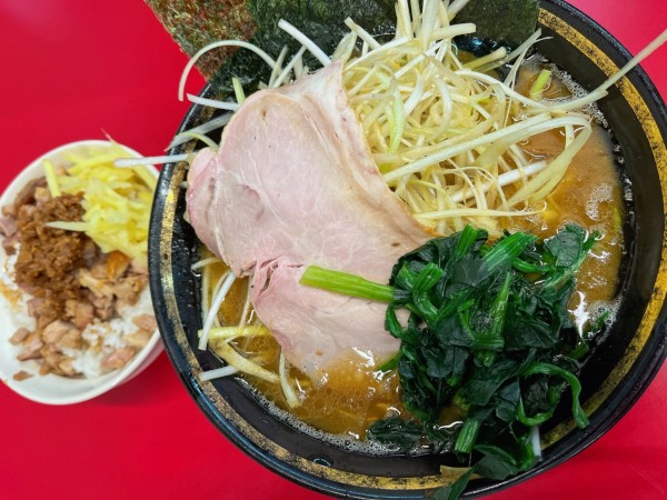 「ネギラーメン（白）」@王道家直伝 との丸家 八潮店の写真