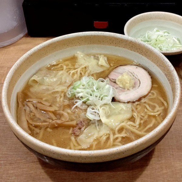 「味噌(大盛)＋ワンタン＋ねぎ(別皿)」@らーめん 福籠の写真