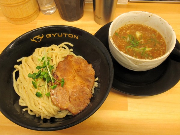 「魚粉・牛豚骨つけ麺（並）(880円）」@GYUTONの写真