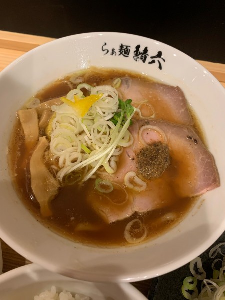 「さば醤油ラーメン」@らぁ麺鯖六 心斎橋本店の写真