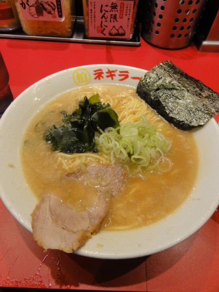 「ラーメン700円薄 　ライス無料（半分）」@柏ネギラーメン 柏本店の写真