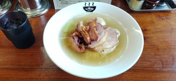 「塩らぁめん味玉入り+チャーシュー増し」@公園前の写真