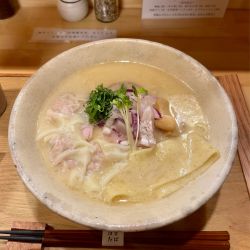 真鯛そば白湯+ワンタン（1190円）