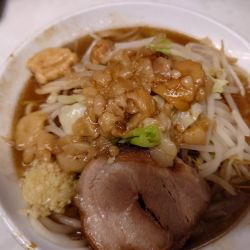 ミニラーメン　野菜少なめ　890円