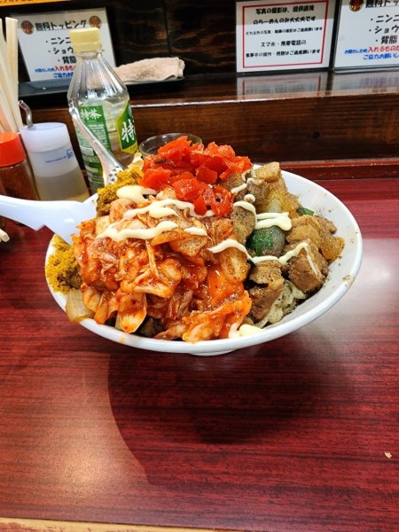 「汁なし(ぬる)大盛り  具まし  生たまご  ライス  ショウガ」@元祖スタミナ満点らーめん すず鬼の写真