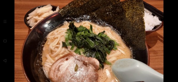 「醤油ラーメン　無料ライス」@横浜家系ラーメン 壱角家 高崎店の写真