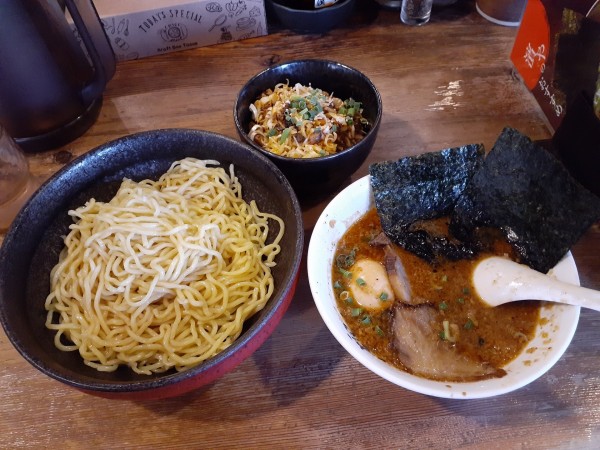 「辛味つけ麺、大盛、ネギチャーシュー丼」@横濱家 鶴川店の写真