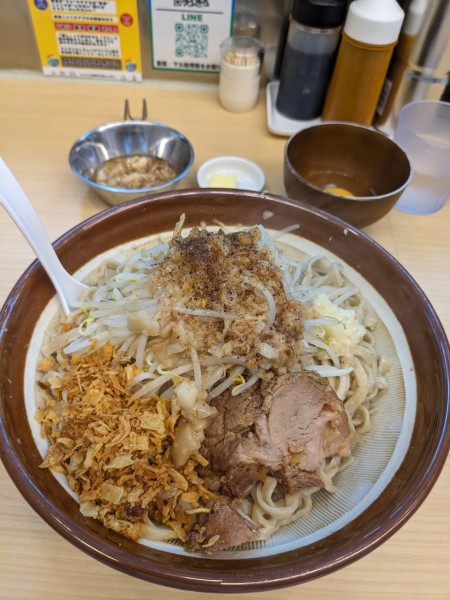 「【限定】塩汁なし➕生卵➕バター」@麺屋 顎で喰らえの写真