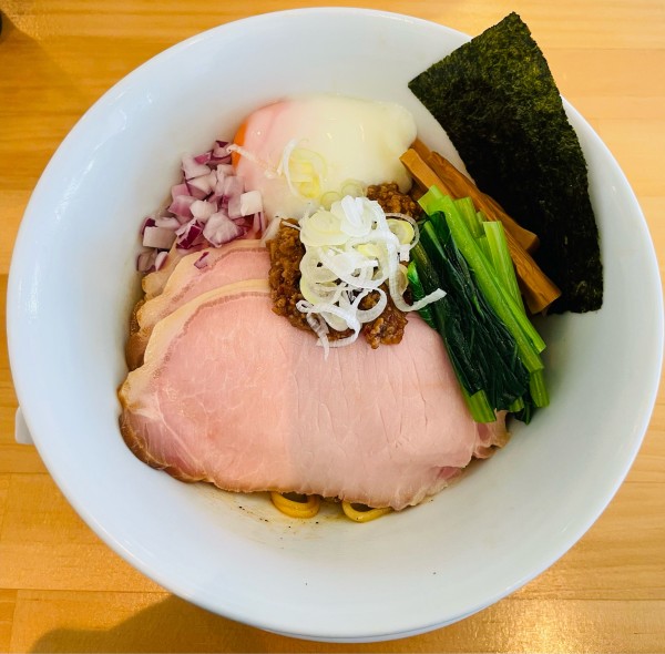 「あぶらは温玉+チャーシュー　1370円」@自家製ラーメン アイリーの写真