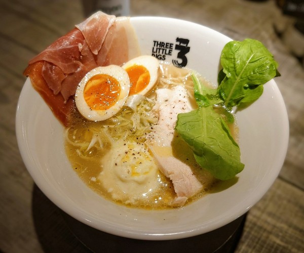「塩ゴルゴンゾーラチーズラーメン」@THREE LITTLE PIGSの写真