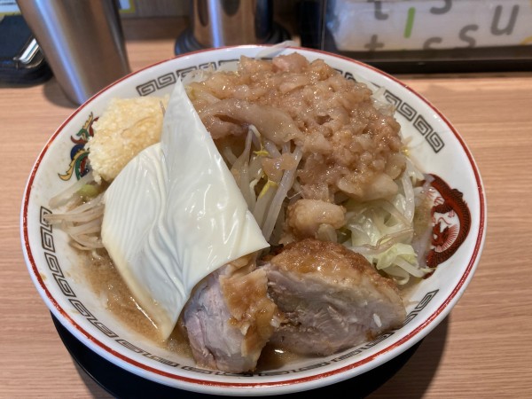 「小ラーメン + スライスチーズ」@ラーメン豚山 青葉台店の写真