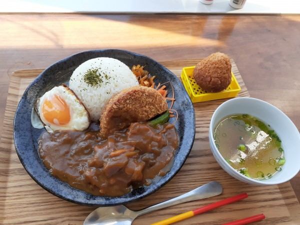 「チキンカレー」@与那国ベーカリー食堂 ウヤシワレの写真
