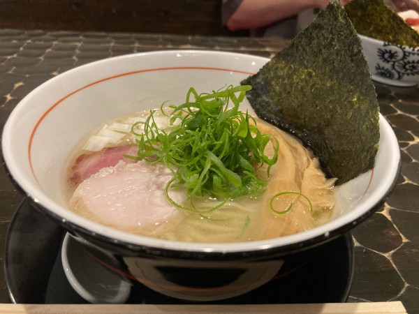 「地鶏そば塩」@特級鶏蕎麦 龍介 もてぎの写真