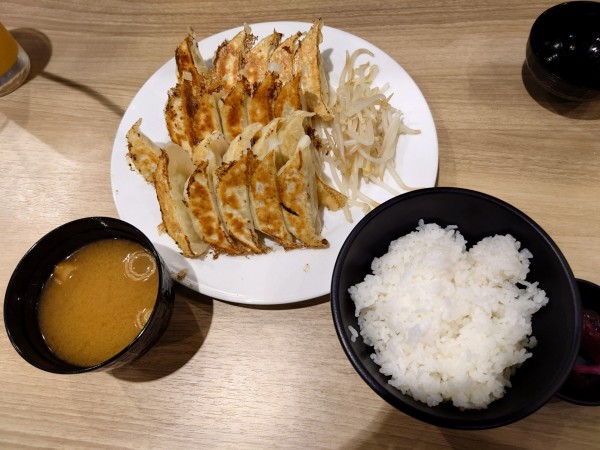 「石松餃子定食(20個入、1720円)」@石松餃子 三河安城店の写真