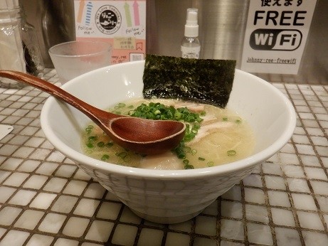 「鶏そば」@焼き鳥バル ジョニーとリーの写真